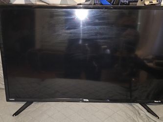 TCL Roku TV 32" TV With Peerless Wall Mount
