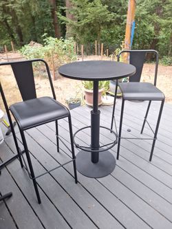 24x40 bistro table and chairs