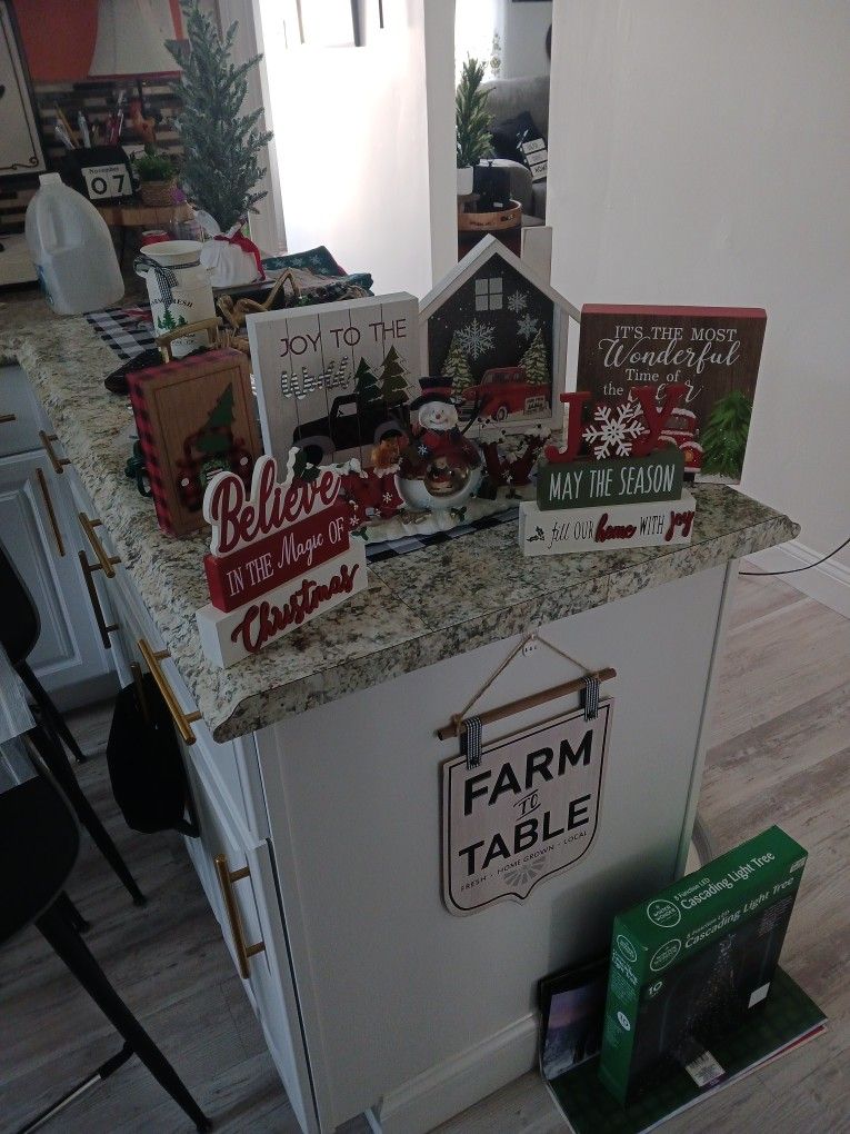 7 Pieces Christmas Decorator