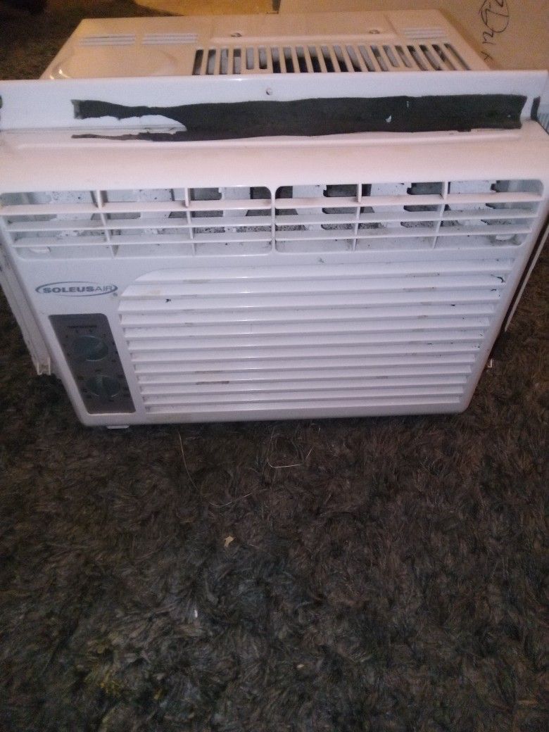 SOLEUS AIR 5000 BTU AIR CONDITIONER UNIT
