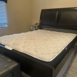 Queen Bed With Frame 