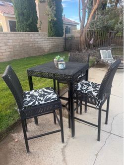 Hampton Bay Bar top table and barstools