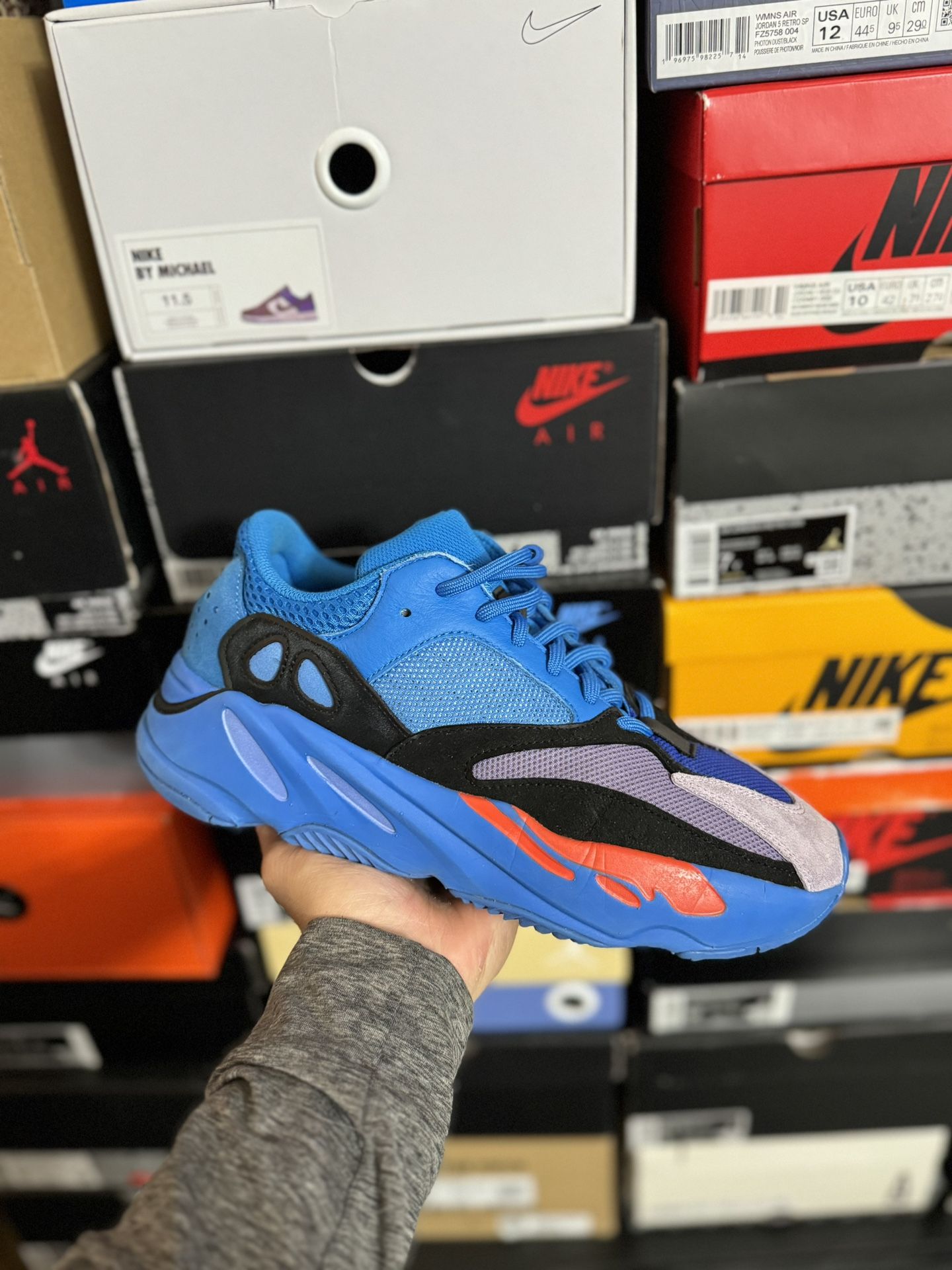Adidas Yeezy 700 Hi Res Blue size 10 VNDS