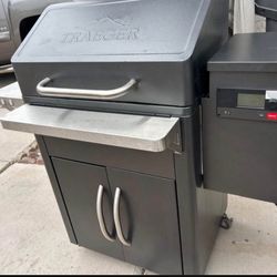 TRAEGER SILVERTON 620 PELLET GRILL SMOKER WITH WI-FI TECHNOLOGY 