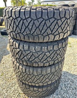 295 70 18 NITTO All 4 are in perfect living conditions.