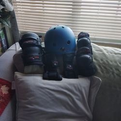 Skateboard Knee Pads Help Repairs Wristband And Helmet