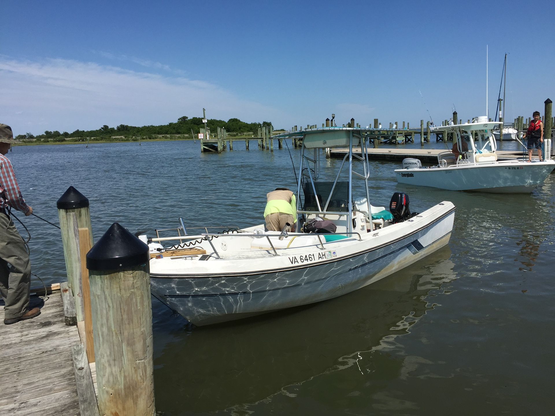 Center console boat Suzuki fours stroke outboard motor