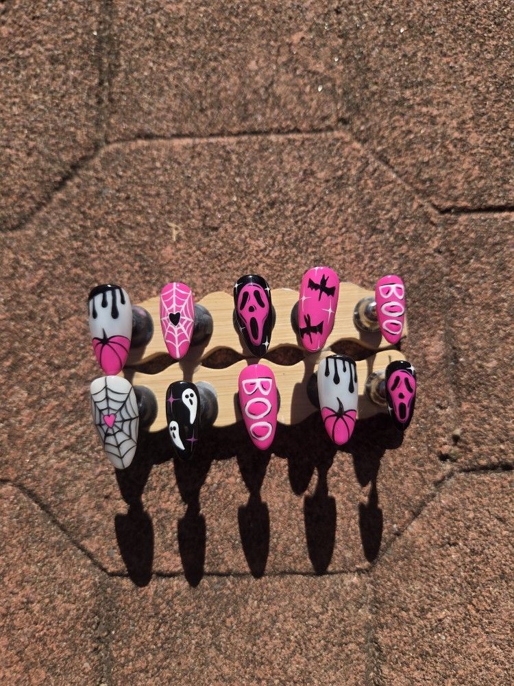 Homemade Halloween Scream Nails