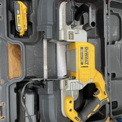 Dewalt deep cut 20v band saw with batt and charger $400 firm in n Lakeland 