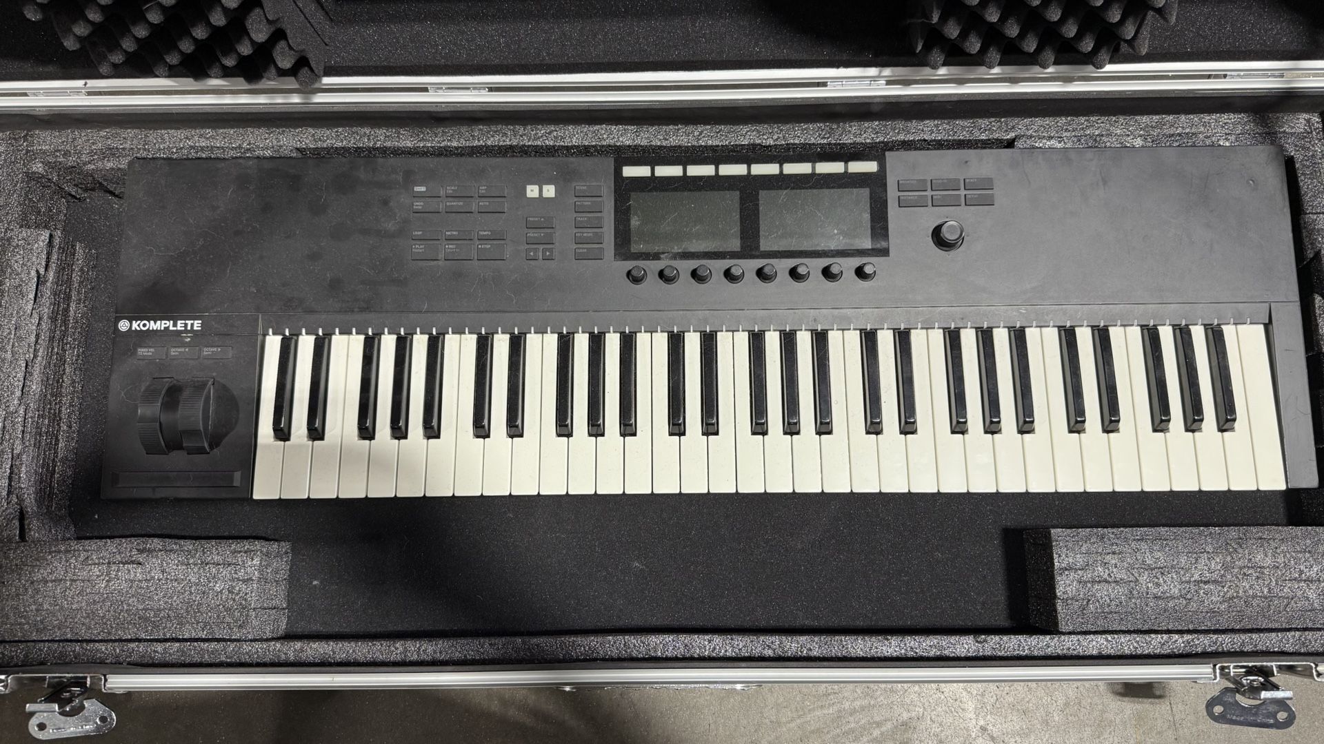 Native Instruments Komplete Kontrol S61 MK2 MIDI Keyboard Controler