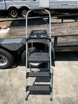 COSCO 3 Step Stepladder/Tray $15 OBO!