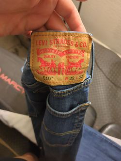 Levis jeans 32  32