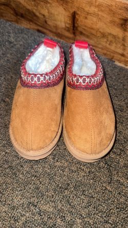 Kids slippers new size 9.5