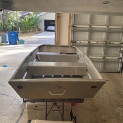 10 foot John boat no leaks title in hand
