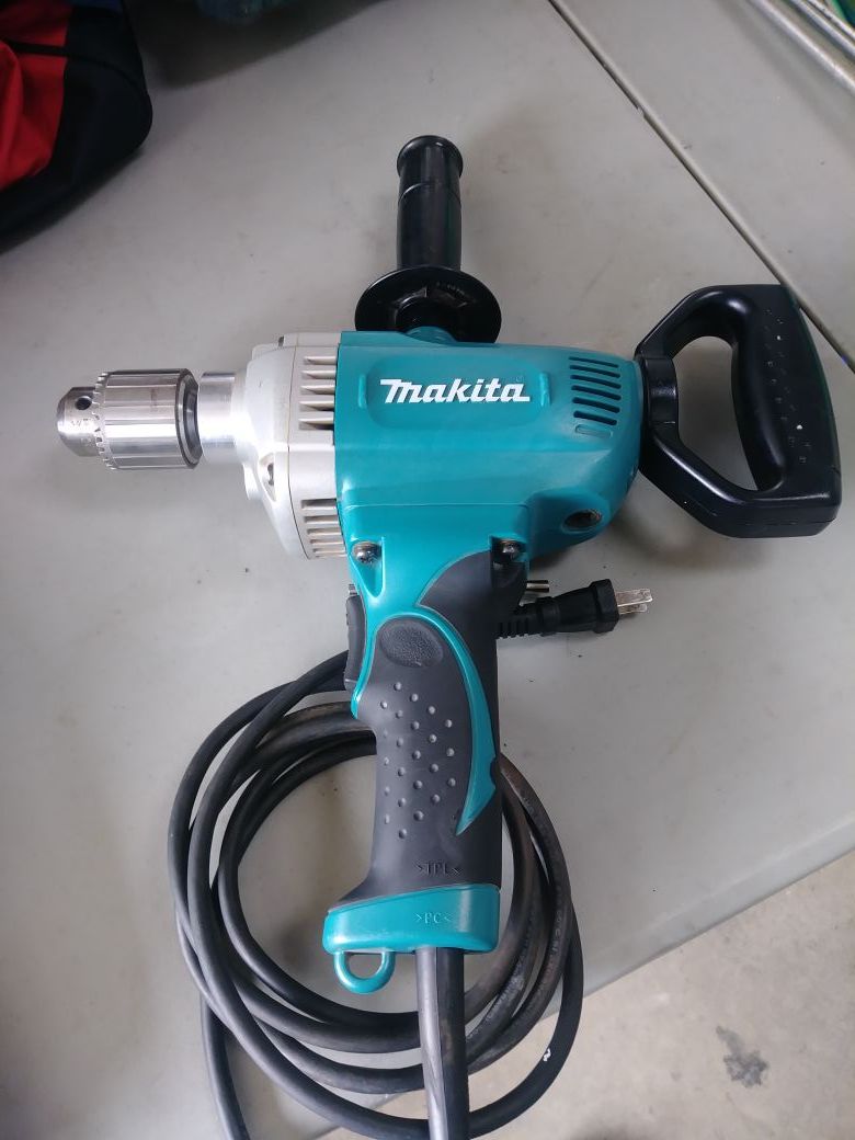 Makita. Powerful drill ds411