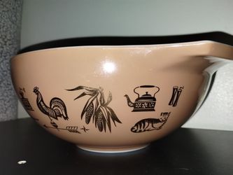 Brown vintage/antique large Pyrex bowl