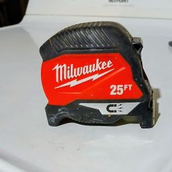 Milwaukee 25 Ft Tape Measure 