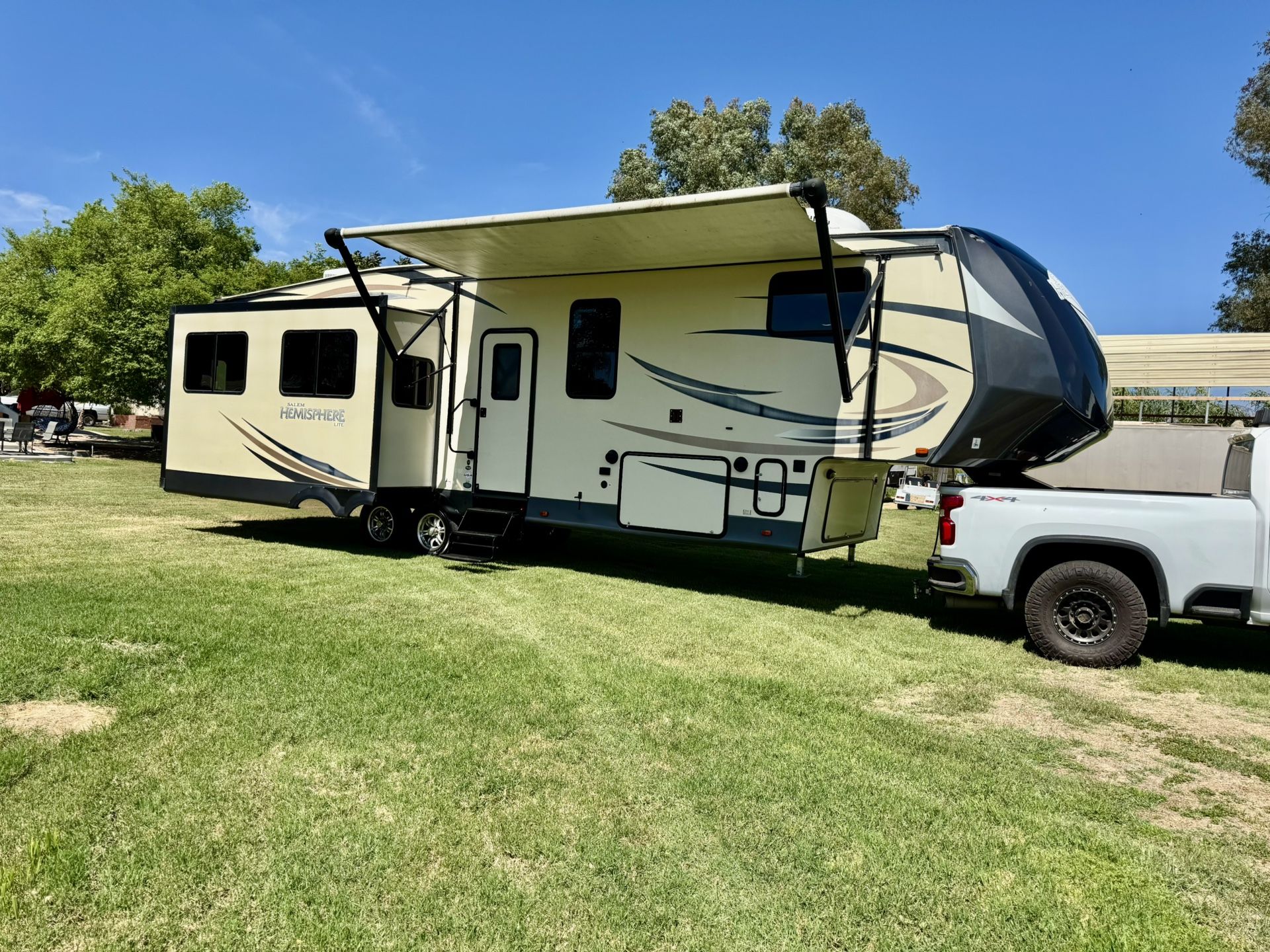 2016 Fifth Wheel Trailer