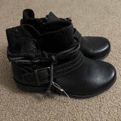 new women’s boot (size 6.5)