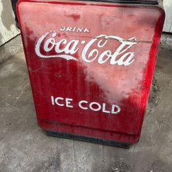 Antique Coke Drink cooler PICK UP ONLY 