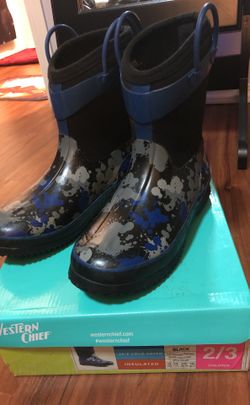 Boots for boys size 2/3