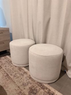 Pottery barn ottoman set (2)