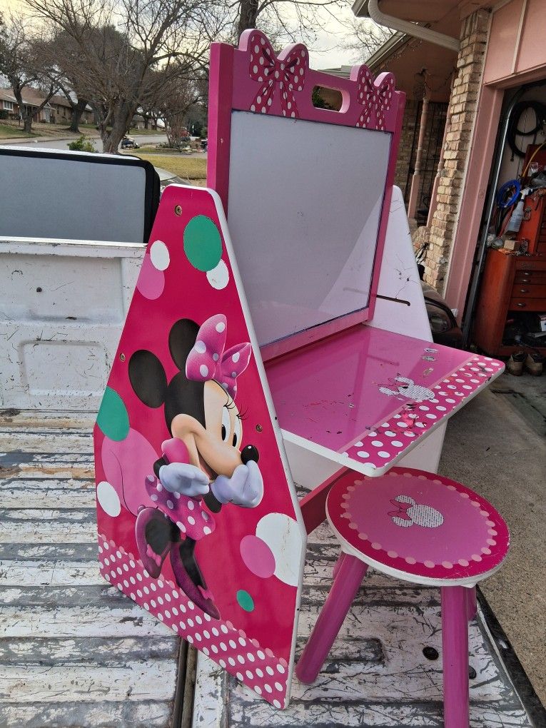 Girls Desk/white Board