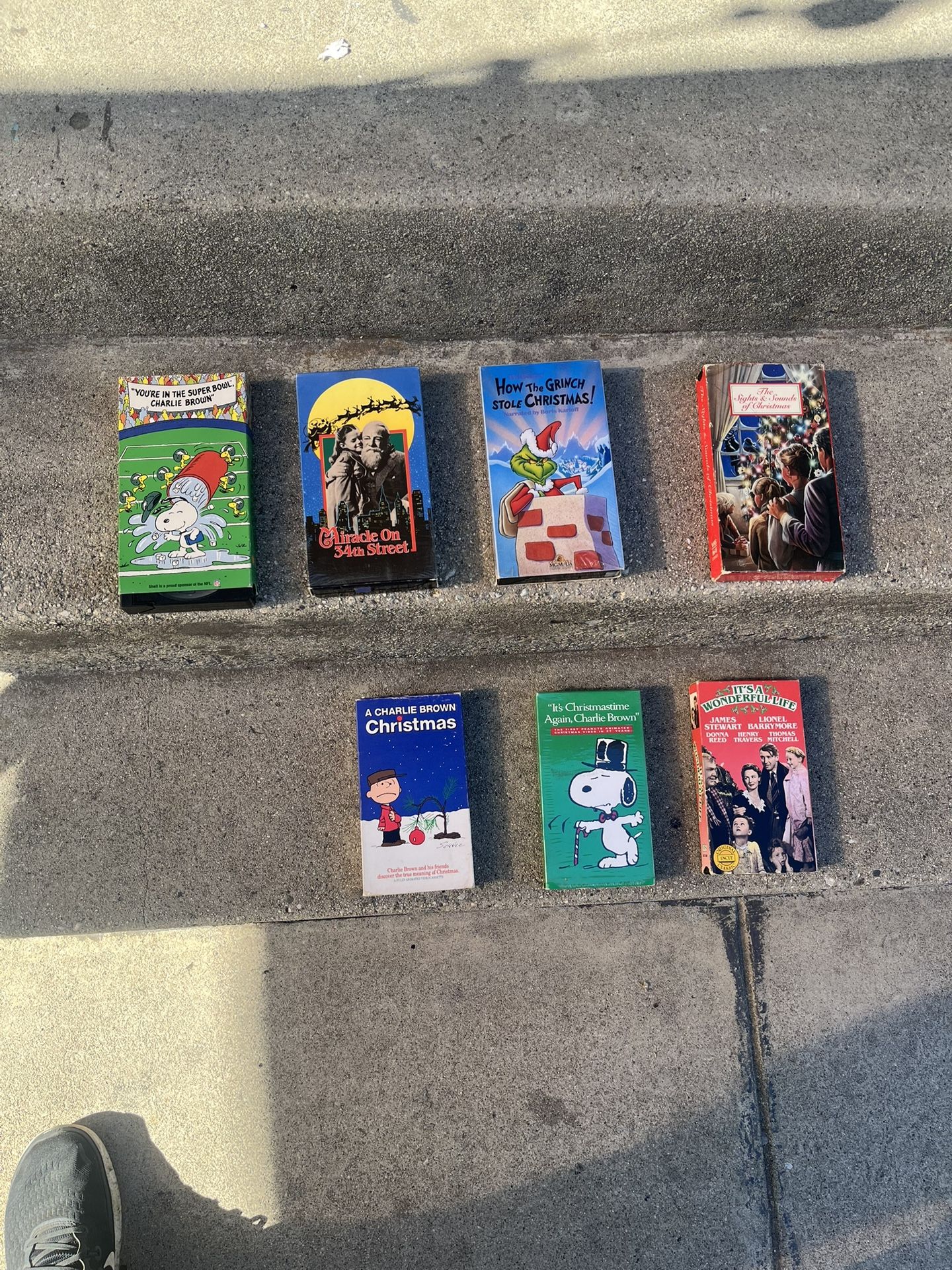 Holiday Classics VHS Lot – Peanuts, Grinch, Miracle on 34th Street & More Bring back the nostalgia of classic Christmas movies with this curated VHS