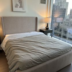 Luxurious Bedroom Set Queen Size 