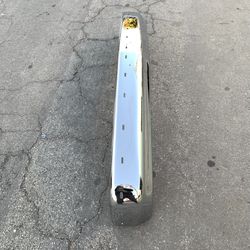 GMC Sierra Yukon Chevy Silverado C/K OBS Tahoe Front Bumper OEM 1988 , 1989 , 1990 , 1991 , 1992 , 1993 , 1994 , 1995 , 1996 , 1997 , 1998 , 1999