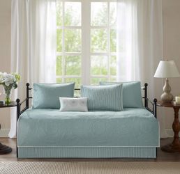 Madison Park Daybed Cover Set - Trendy Design, All Season Luxury Bedding with Bedskirt, Matching Shams, Decorative Pillow, Floral Medallion Quilted Bl