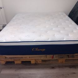 King Size Closep pillow top Mattress 