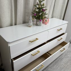 White Six Drawers Dresser With Glides🆕