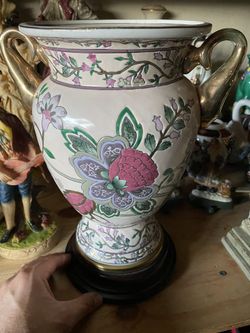 Gorgeous vase asian style - solid wood base Beautiful!!