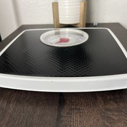 Weight Scale just Like New And Hasn’t Been Used At All. 