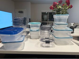 Rubbermaid and snapware Tupperware 10$