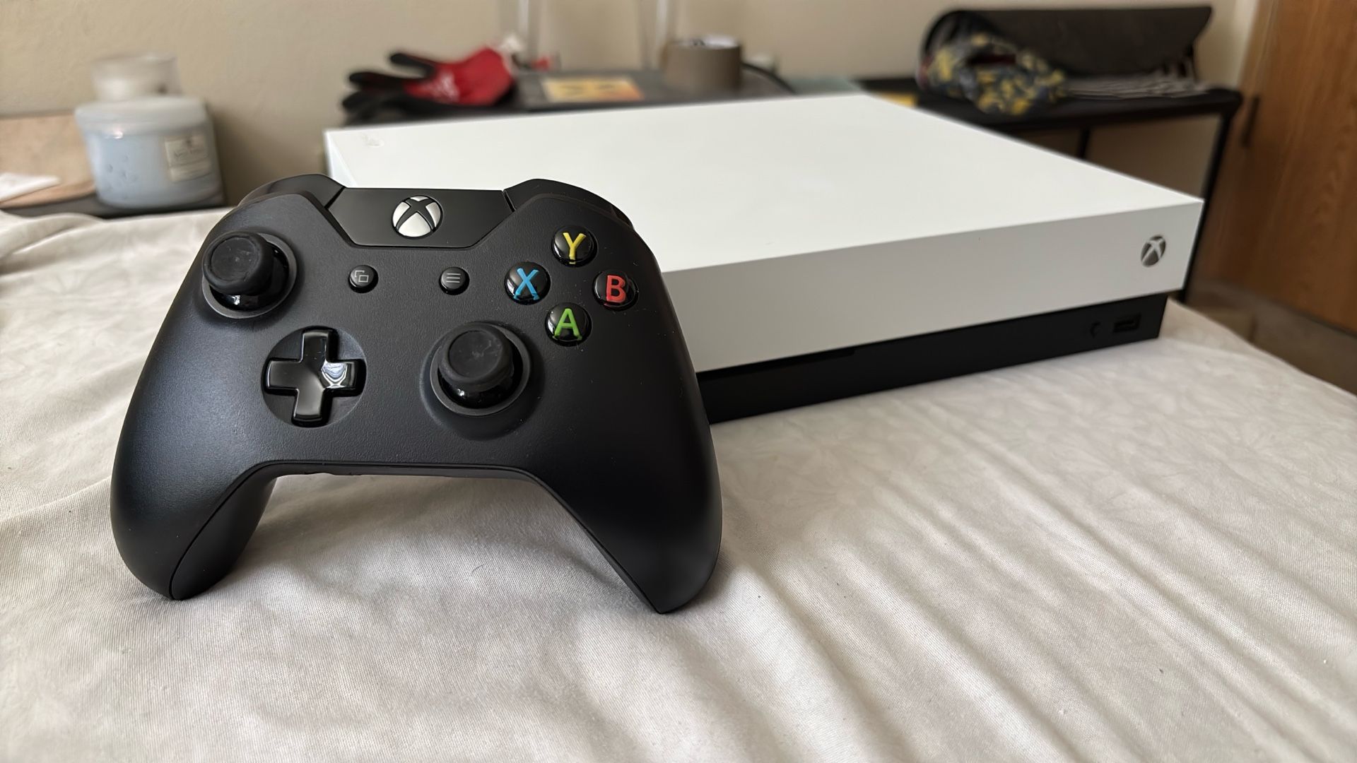 Xbox One X 1TB (white)