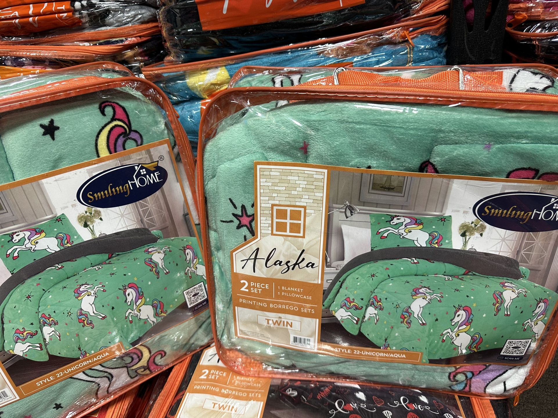 Twin Size Borrego Blankets. Sherpa $28 