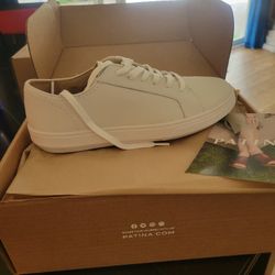 White LOW Top Sneaker