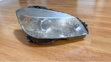 US Auto - Mercedes W204 C-Class Halogen Headlight Assembly OEM A(contact info removed) - Good Condition