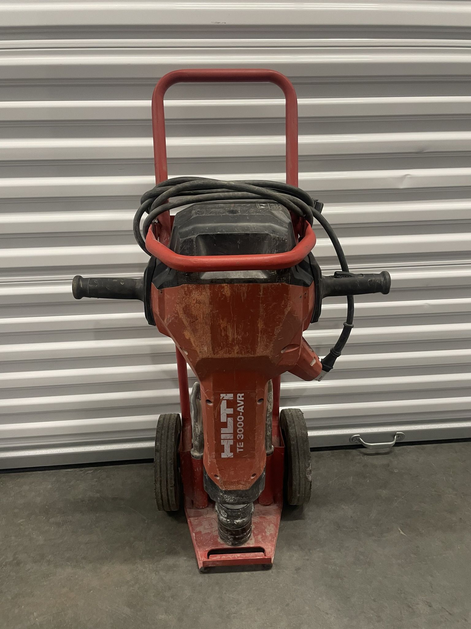 Hitli 15 Amp 120-Volt Hex 28-Corded Brushless 26 in. TE-3000 59.7 lbs. AVR Jackhammer w/ Trolley, Cord and Chisels