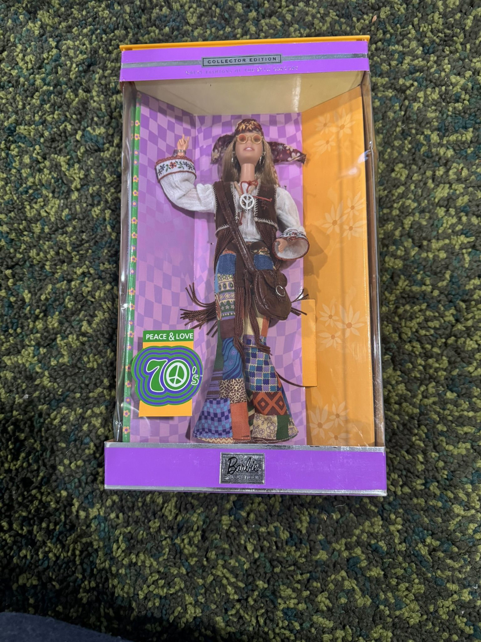 Barbie Peace and Love 70's 2000 Collector Edition Hippie Mattel # 27677