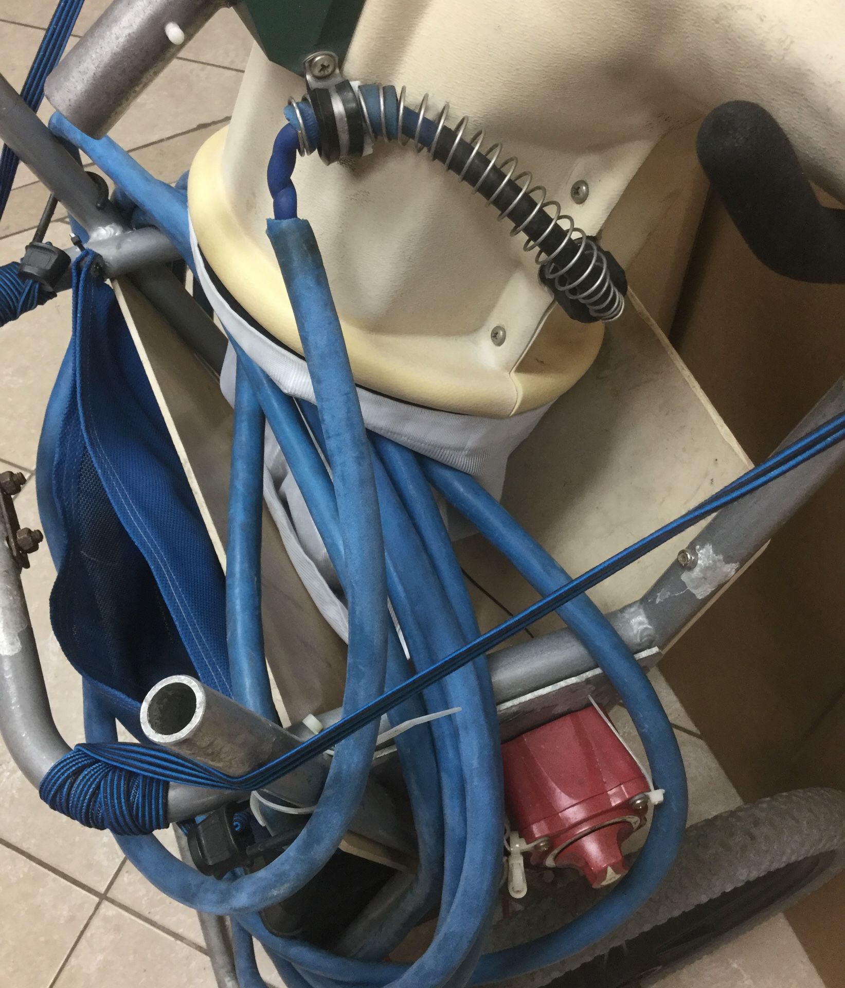 HAMMERHEAD POOL VACUUM 30” With On Board Charger and Battery for Sale