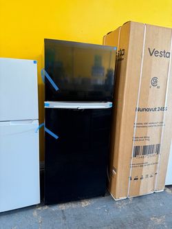 30” black refrigerator Labor Day weekend cash sale