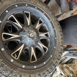 22” Fuel Wheels 8lug 