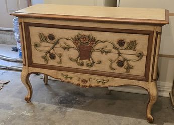 Beautiful Antique Entryway Accent Table 