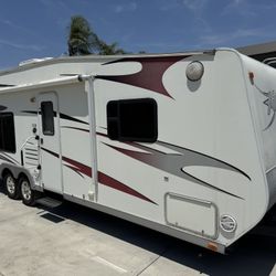 2010 Vortex  25FS toy hauler clean !