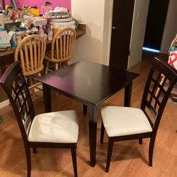 Beautiful upper-scale mahogany dinning set