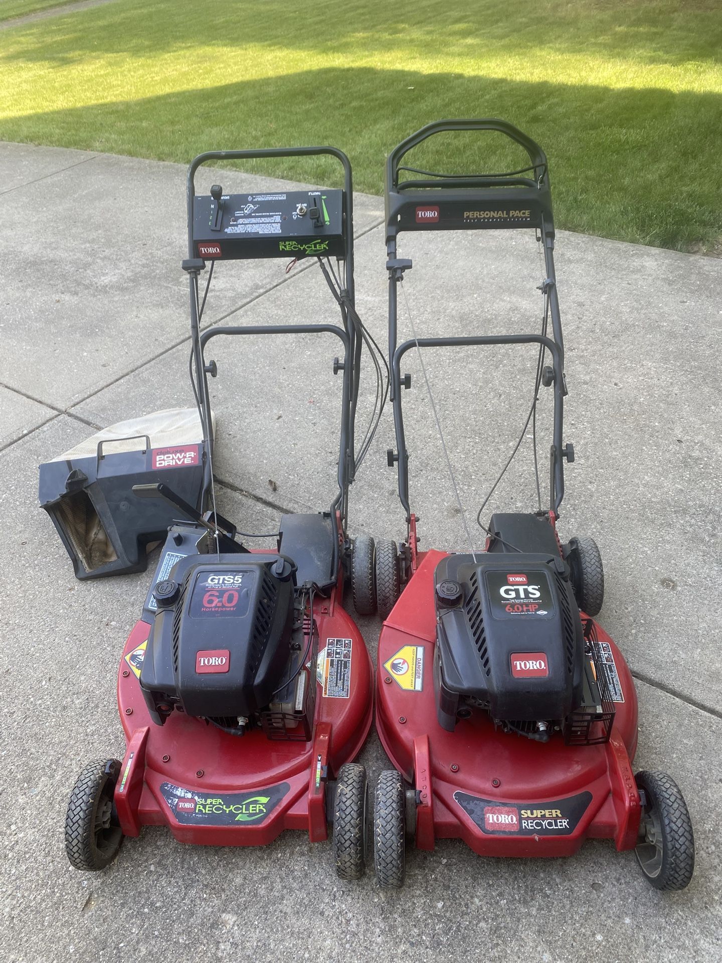 Toro Self Propelled Lawnmowers Set