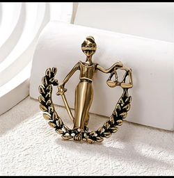 Lady Justice Libra Vintage Brooch – Antique Gold Zinc Alloy Scales & Laurel Wreath Pin